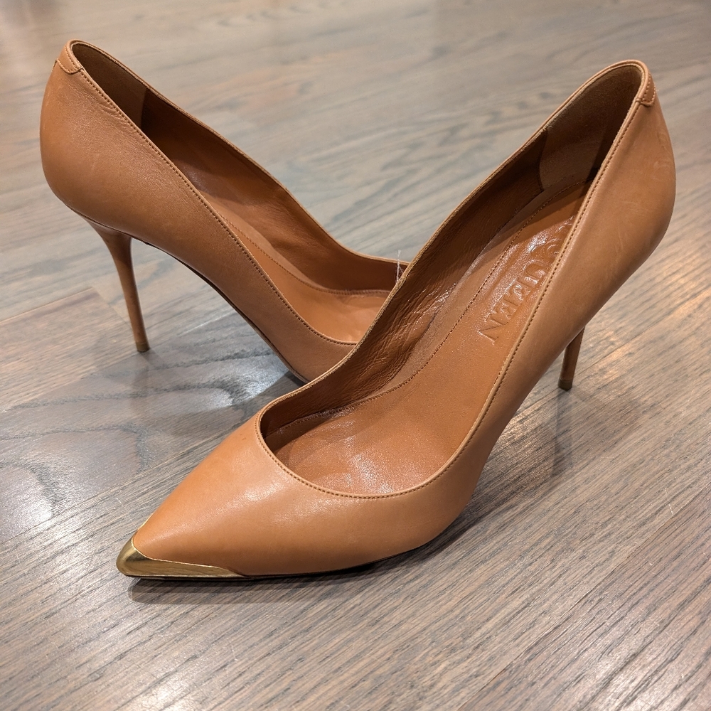 Stunning Tan and Gold Alexander McQueen Pumps / High heels